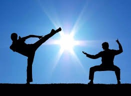 大谷翔平在 2023 年夺得美联 MVP 后，获颁大联盟历史成就奖特制银盘